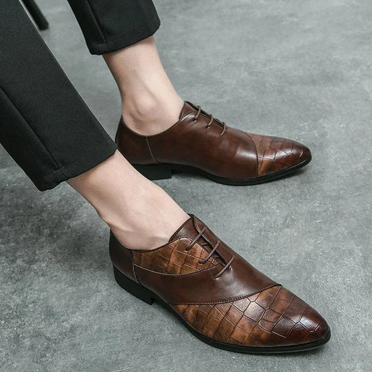Chaussures en cuir de luxe pour hommes, chaussures Derby de marque à bout pointu à lacets, chaussures formelles faites à la main, 2024