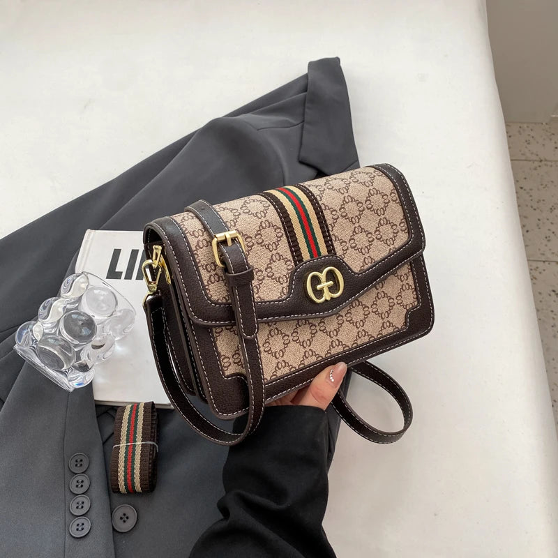 Sac bandoulière classique tendance en PU léger avec rabat, sangle réglable, imprimé géométrique et logo, idéal pour le shopping et les trajets quotidiens