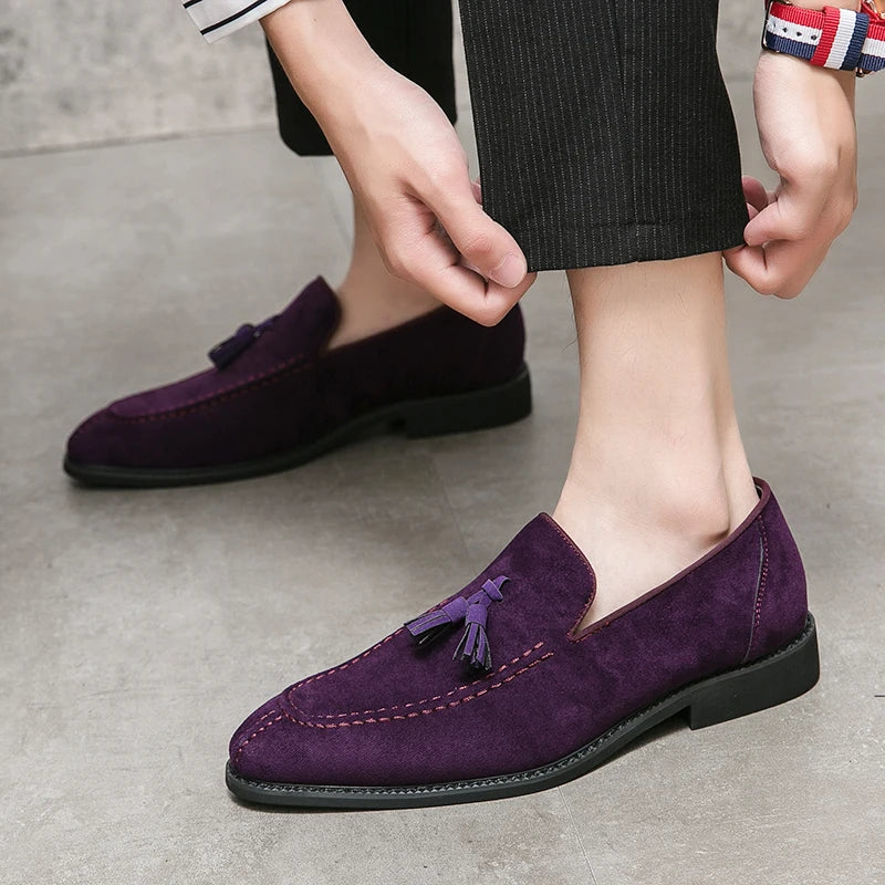 Marque Design hommes chaussures en cuir suédé mocassins violet gland pointu hommes mocassins Vintage Slip-on décontracté hommes robe sociale chaussure