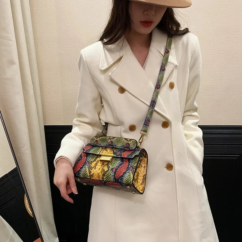 Sac à main polyvalent de luxe léger à texture haut de gamme, imprimé serpent, design de niche, sac à bandoulière, sac porté épaule, sac sous le bras