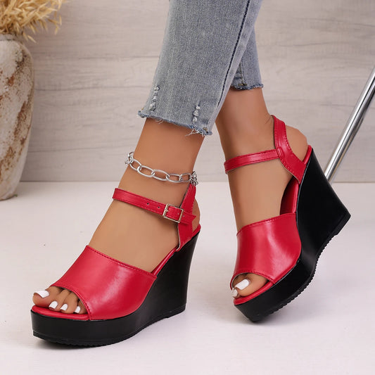 Sandales plates à boucle métallique pour femmes, tongs à plateforme, chaussures d'été décontractées à bout ouvert, nouvelle collection tendance
