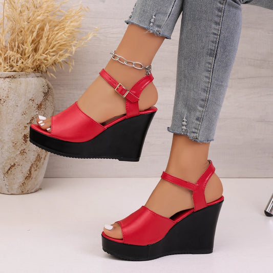 Sandales plates à boucle métallique pour femmes, tongs à plateforme, chaussures d'été décontractées à bout ouvert, nouvelle collection tendance